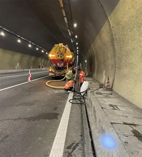 会昌隧道排水渠清淤